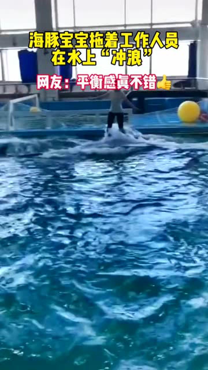 去吃海底捞，服务员为什么总是会帮你搅锅底？这3个原因告诉你
