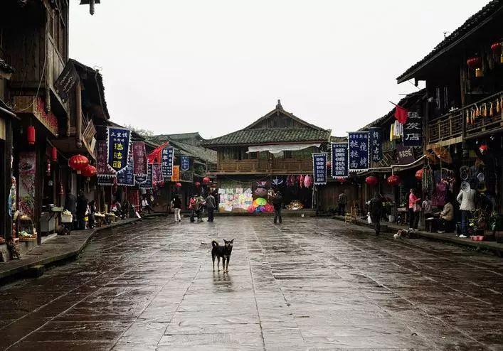 卢锡安是在砍了射程之后才火的,这是为什么呢?不砍射程有什么问题吗?-200个智慧之门,邀你一同开启。